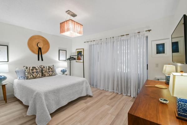 Sun Terrace At The Oaks, 5402 Red Oak Ct, Palm Beach Gardens, Florida 33410, image 2