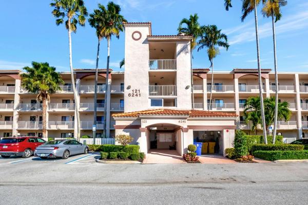 Huntington Pointe, 6241 Pointe Regal Cir #105, Delray Beach, Florida 33484, image 1