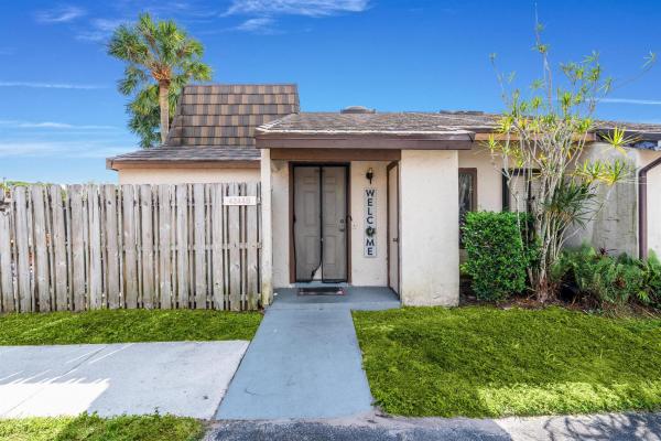 Lake Colony, 4244 Palm Bay Cir #B, West Palm Beach, Florida 33406, image 1