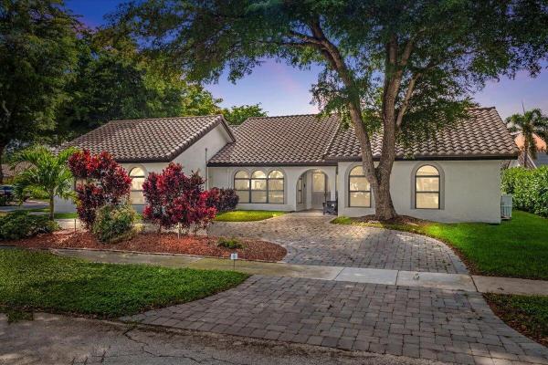 Colonnade At Glen Oaks, 2766 NW 46th St, Boca Raton, Florida 33434, image 1