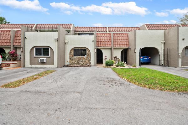 Las Haciendas Townhouse At Jacaranda, 235 Jacaranda Dr #41, Fort Lauderdale, Florida 33324, image 1