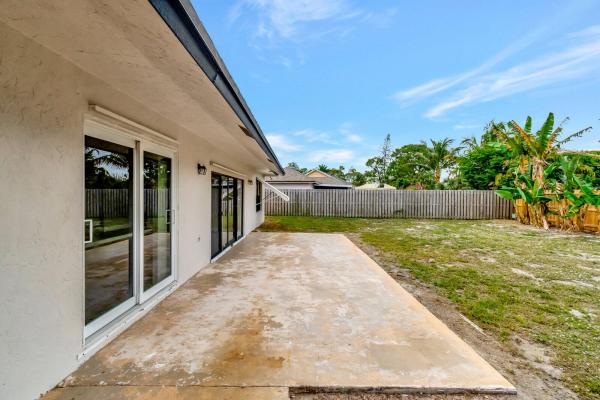Lakes Of Lantana, 8056 Marshwood Ln, Lake Worth, Florida 33467, image 2
