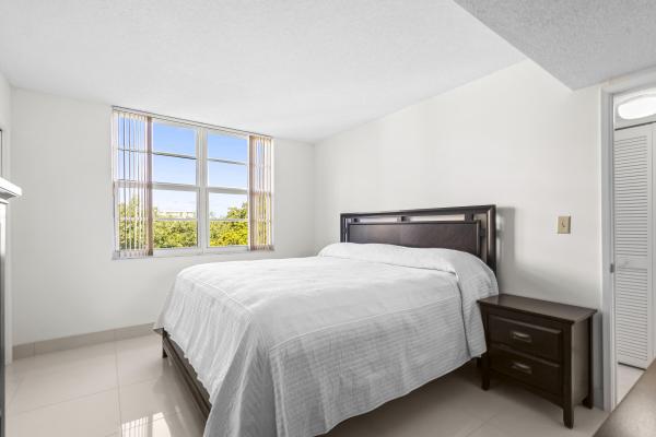 Oaks Way At Palm-Aire, 3510 Oaks Way #501, Pompano Beach, Florida 33069, image 2