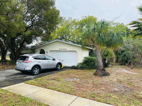Boca Raton Square, 679 SW 17th Ct, Boca Raton, Florida 33486, image 2