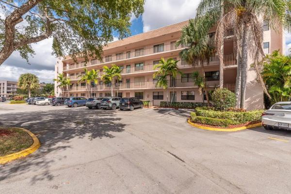 Sunrise Lakes 4, 2606 NW 104th Ave #406, Sunrise, Florida 33322, image 1