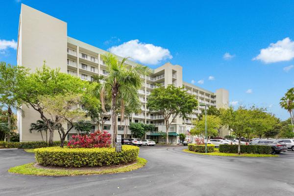 Water Chase At Cypress Bend, 2238 N Cypress Bend Dr #207, Pompano Beach, Florida 33069, image 1