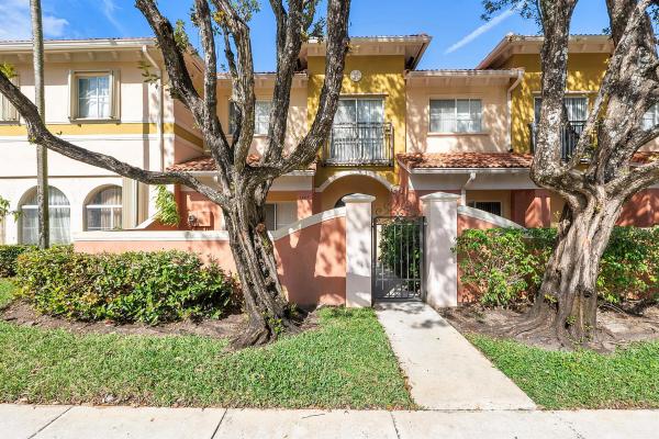 Santa Catalina Townhomes, 1407 S Santa Catalina Cir, North Lauderdale, Florida 33068, image 1