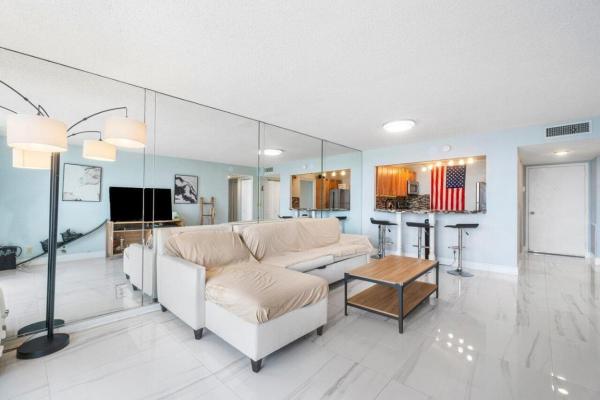 Breakwaters Of The Palm Beaches, 480 Executive Center Dr #1B, West Palm Beach, Florida 33401, image 2