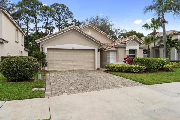Bent Tree, 447 Woodview Cir, Palm Beach Gardens, Florida 33418, image 1