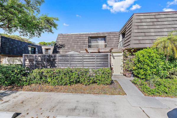 Glenwood Townhomes, 617 6th Ter, Palm Beach Gardens, Florida 33418, image 1