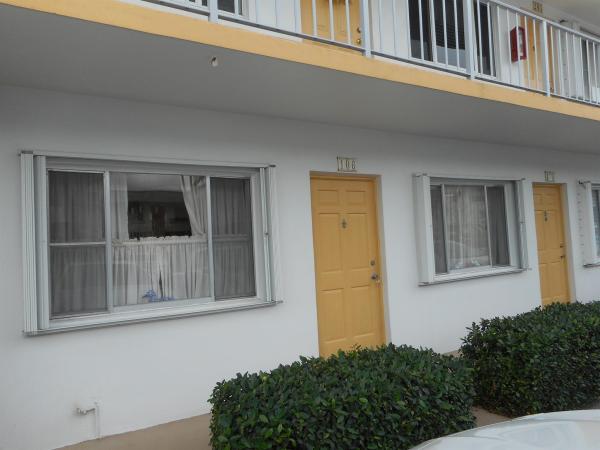 3322 Cynthia Ln #105, Lake Worth Beach, Florida 33461, image 1