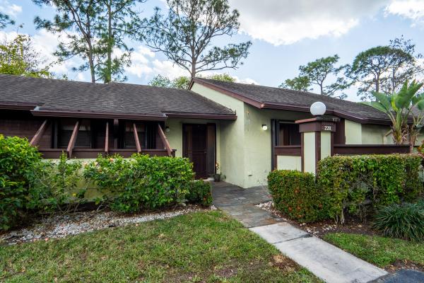 Strathmore Gate West, 228 Bald Eagle Ct, Royal Palm Beach, Florida 33411, image 1