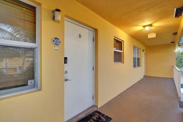 Enclave Sandpiper, 200 Croton Ave #202, Lantana, Florida 33462, image 2