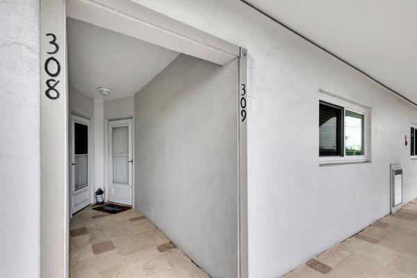 Wilshire North, 2936 Lake Shore Dr #309, Riviera Beach, Florida 33404, image 1