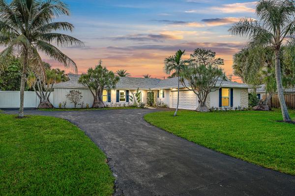 Tequesta Country Club, 59 Yacht Club Pl, Tequesta, Florida 33469, image 1