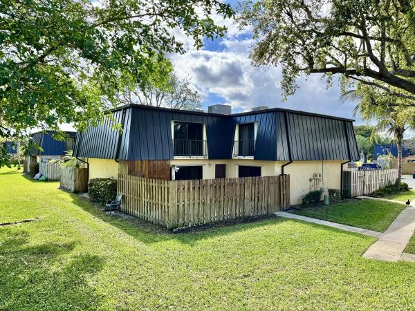 Waterside Estates, 2420 Waterside Dr #17b, Lake Worth Beach, Florida 33461, image 1
