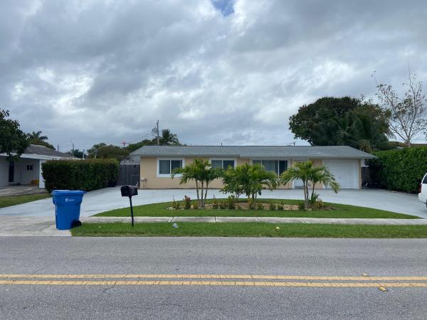 Lyndon Lanes, 1117 S Broadway, Lantana, Florida 33462, image 1