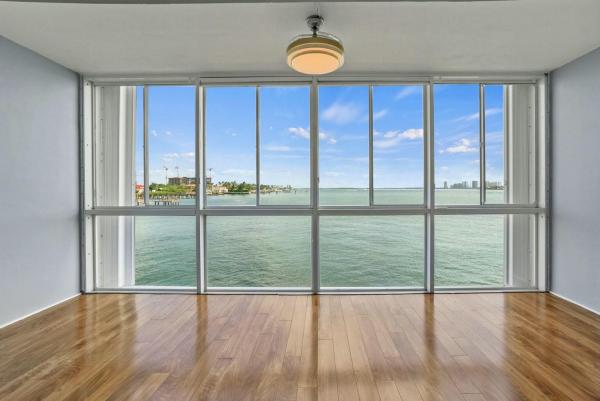 Wilshire East, 400 Wilma Cir #204, Riviera Beach, Florida 33404, image 1