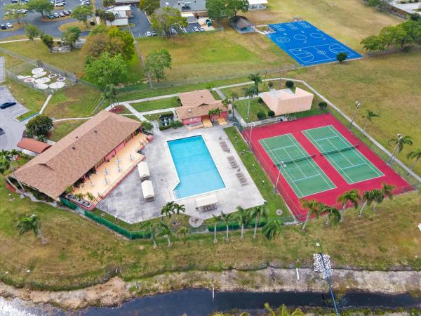 The Towns Of Lakeside Green, 4451 Willow Pond Rd #B, West Palm Beach, Florida 33417, image 2