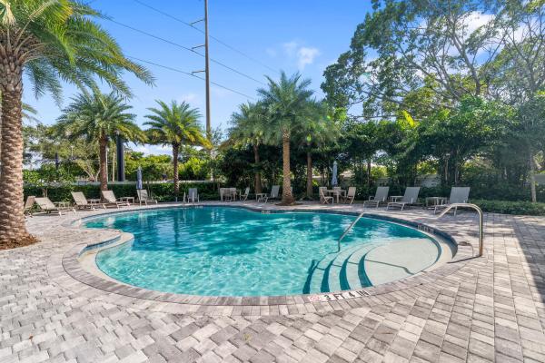 Sandpiper Pointe, 525 Spoonbill Ter, Deerfield Beach, Florida 33442, image 2