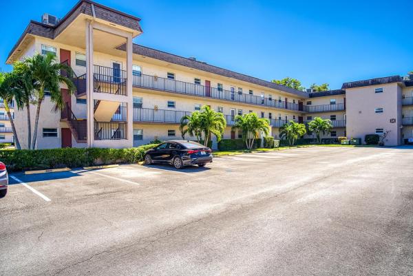Lakeside Village, 709 Lori Dr #204, Palm Springs, Florida 33461, image 1