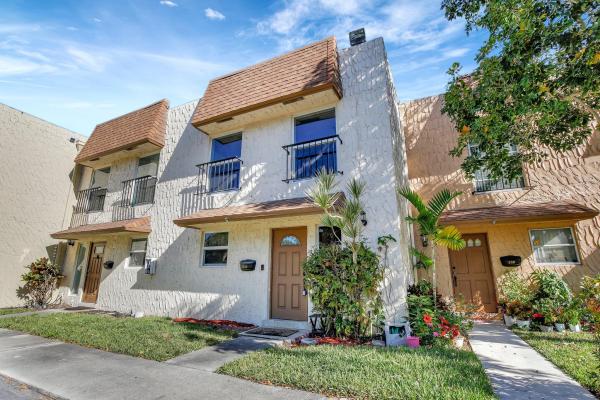 Pine Island Villas, 541 N Pine Island Rd #22, Plantation, Florida 33324, image 1