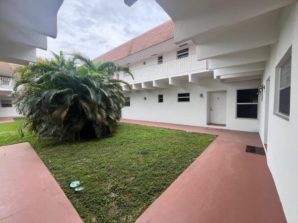 Manson, 10290 N Military Trl #5a, Palm Beach Gardens, Florida 33410, image 1