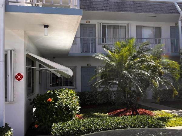 2880 Lake Osborne Dr #104, Lake Worth Beach, Florida 33461, image 1
