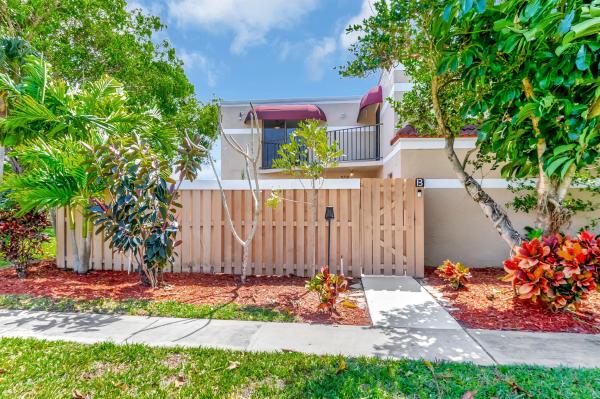 Chateau Wood, 4005 Village Dr #B, Delray Beach, Florida 33445, image 1