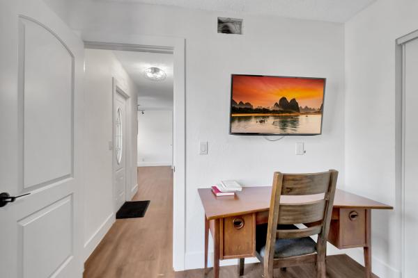 Chateau Wood, 4005 Village Dr #B, Delray Beach, Florida 33445, image 2