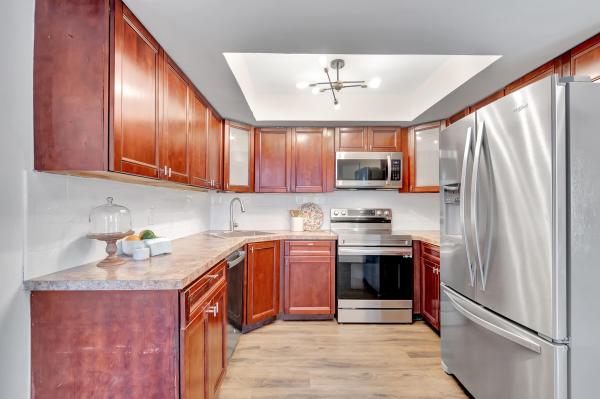 Chateau Wood, 4005 Village Dr #B, Delray Beach, Florida 33445, image 1