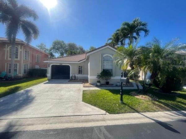 Meadow Lakes At Hillsboro Country Club, 10332 Brookville Ln, Boca Raton, Florida 33428, image 1