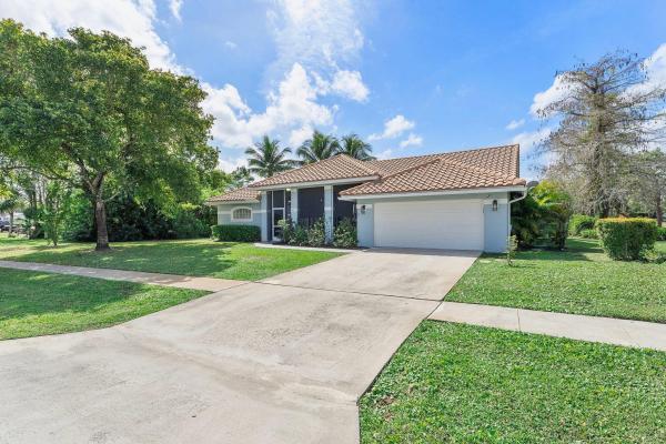 Chatsworth Village Of Greenview Shores 2, 1611 Yarmouth Ave, Wellington, Florida 33414, image 1