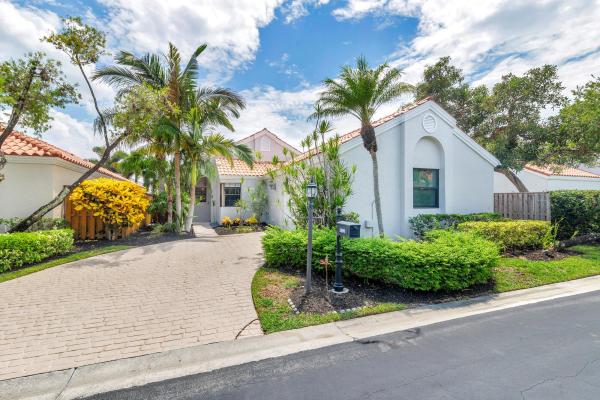 Waterford At Crystal Pointe, 2690 Mikasa Dr, Palm Beach Gardens, Florida 33410, image 1