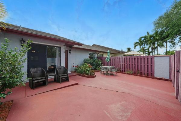 5572 Biscayne Dr, Greenacres, Florida 33463, image 1