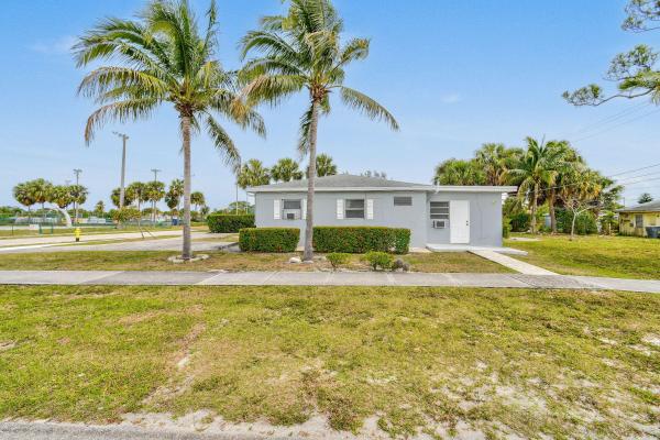 Kelsey City, 652 Bayberry Dr, Lake Park, Florida 33403, image 2
