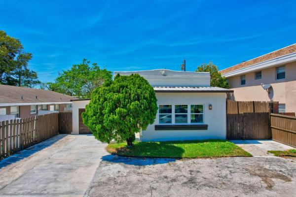 North Lake Worth, 1313 N Federal Hwy, Lake Worth Beach, Florida 33460, image 1
