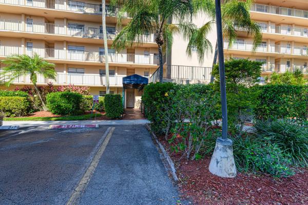 Kendall At Poinciana Place, 3810 Via Poinciana #104, Lake Worth Beach, Florida 33467, image 1