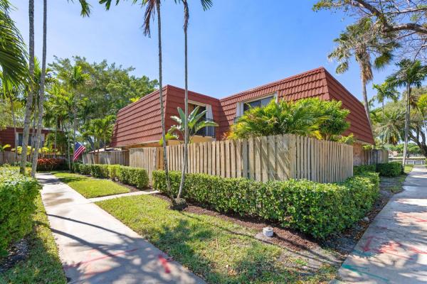 Waterford Courtyards At Jacaranda, 9940 NW 6th Pl, Plantation, Florida 33324, image 1