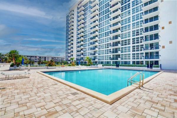 Silver Thatch Atlantic Plaza, 525 N Ocean Blvd #1824, Pompano Beach, Florida 33062, image 1