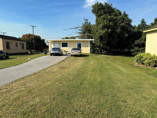 Holloway, 648 SE 2nd St, Belle Glade, Florida 33430, image 1
