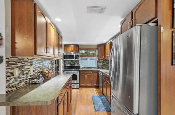 Florida Gardens, 130 W Pine Tree Ave, Lake Worth Beach, Florida 33467, image 1