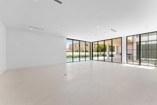 Boca Villas, 880 NE 3rd Ave, Boca Raton, Florida 33432, image 1