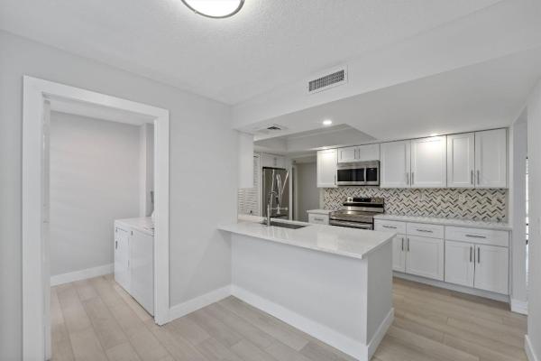Woodland Lakes, 5344 Woodland Lakes Dr #120, Palm Beach Gardens, Florida 33418, image 2