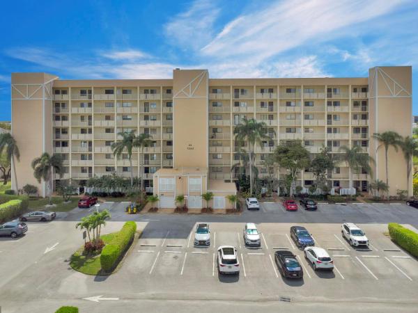 Huntington Lakes 3, 7240 Huntington Ln #802, Delray Beach, Florida 33446, image 1