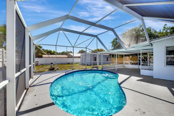 Floral Park Lantana, 2550 Floral Rd, Lake Worth, Florida 33462, image 2