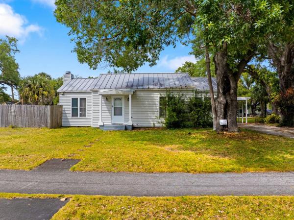 Parkway Place, 806 Citrus Ave, Fort Pierce, Florida 34950, image 1
