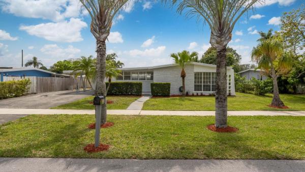 Palm Springs Village, 337 Pinehurst Rd, Palm Springs, Florida 33461, image 1