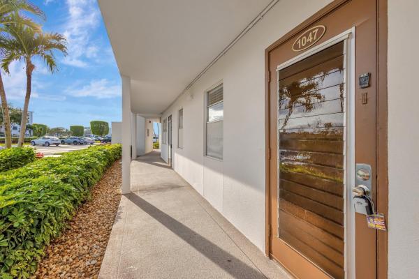 1047 Guildford C, Boca Raton, Florida 33434, image 2
