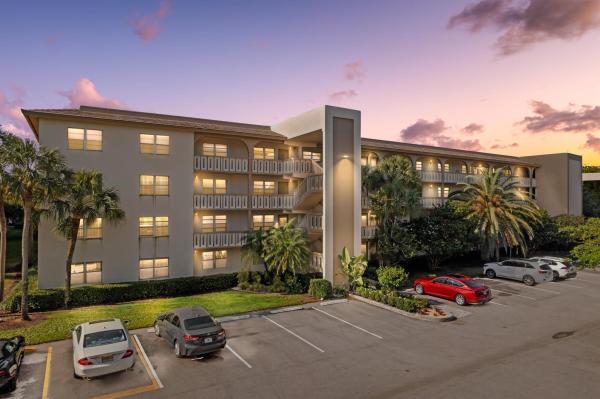 Lucaya Village, 2305 Lucaya Ln #L3, Coconut Creek, Florida 33066, image 1